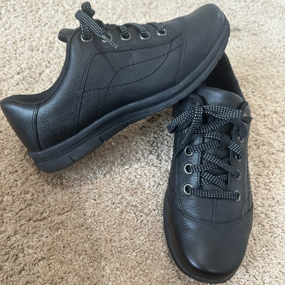 Easy spirit e360 black sneakers | leather | lace up | excellent used condition